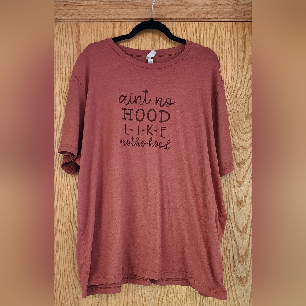 'Aint No Hood Like Motherhood' T-Shirt
